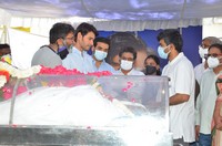 Mahesh Babu Pays Last Respcets to Sirivennela Sitaramasastri